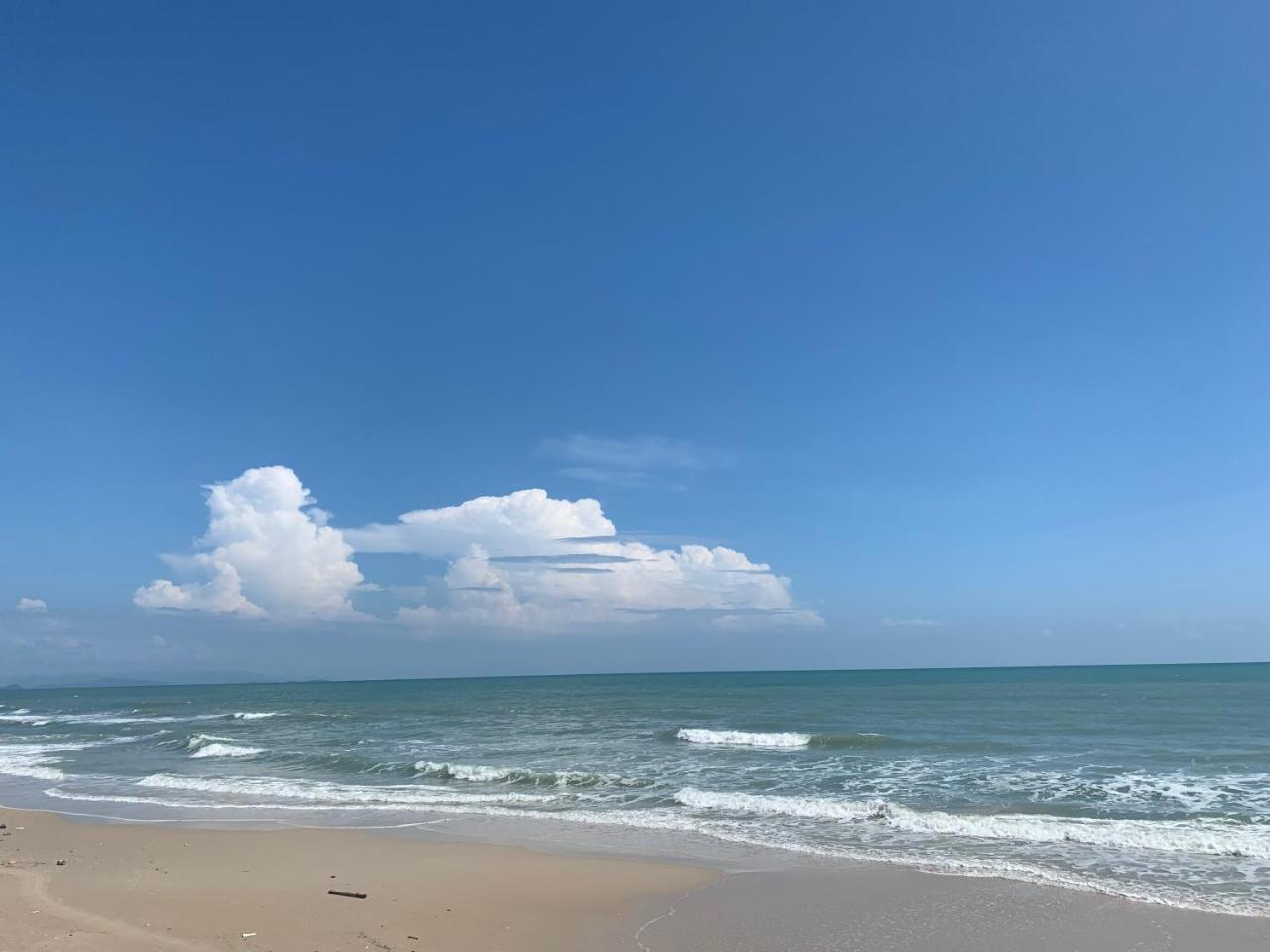 Wis Beach Khanom Exteriér fotografie